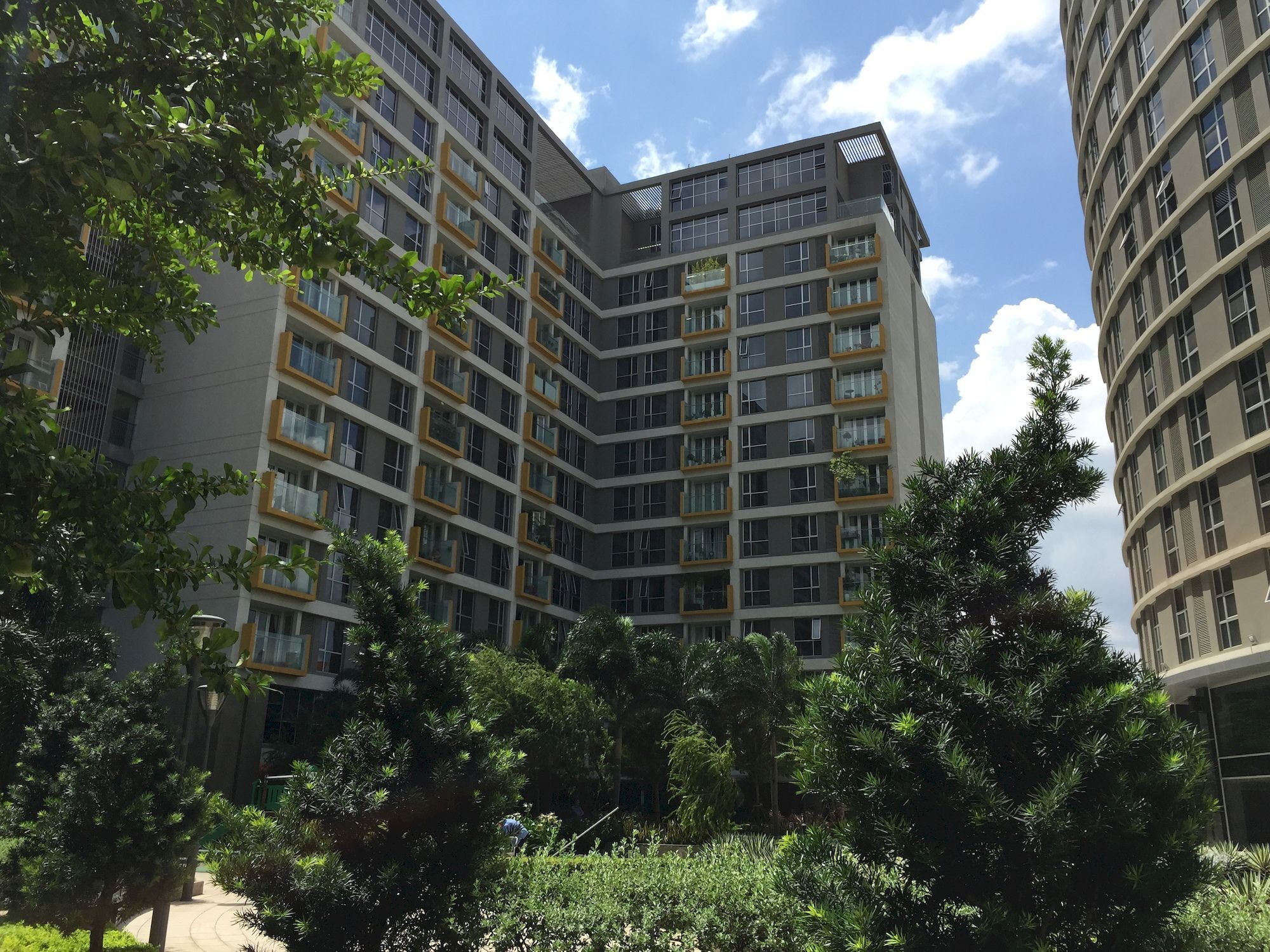 Bluesky Serviced Airport Plaza Apartment