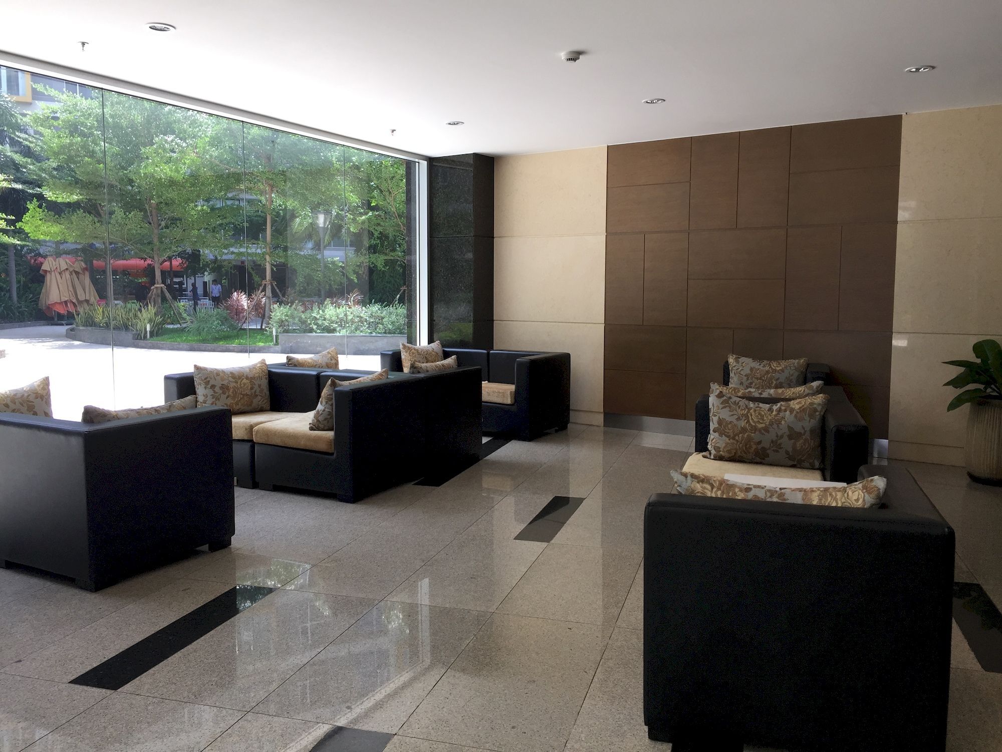 Bluesky Serviced Airport Plaza